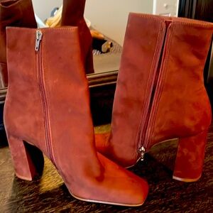 Block heel ankle boots.